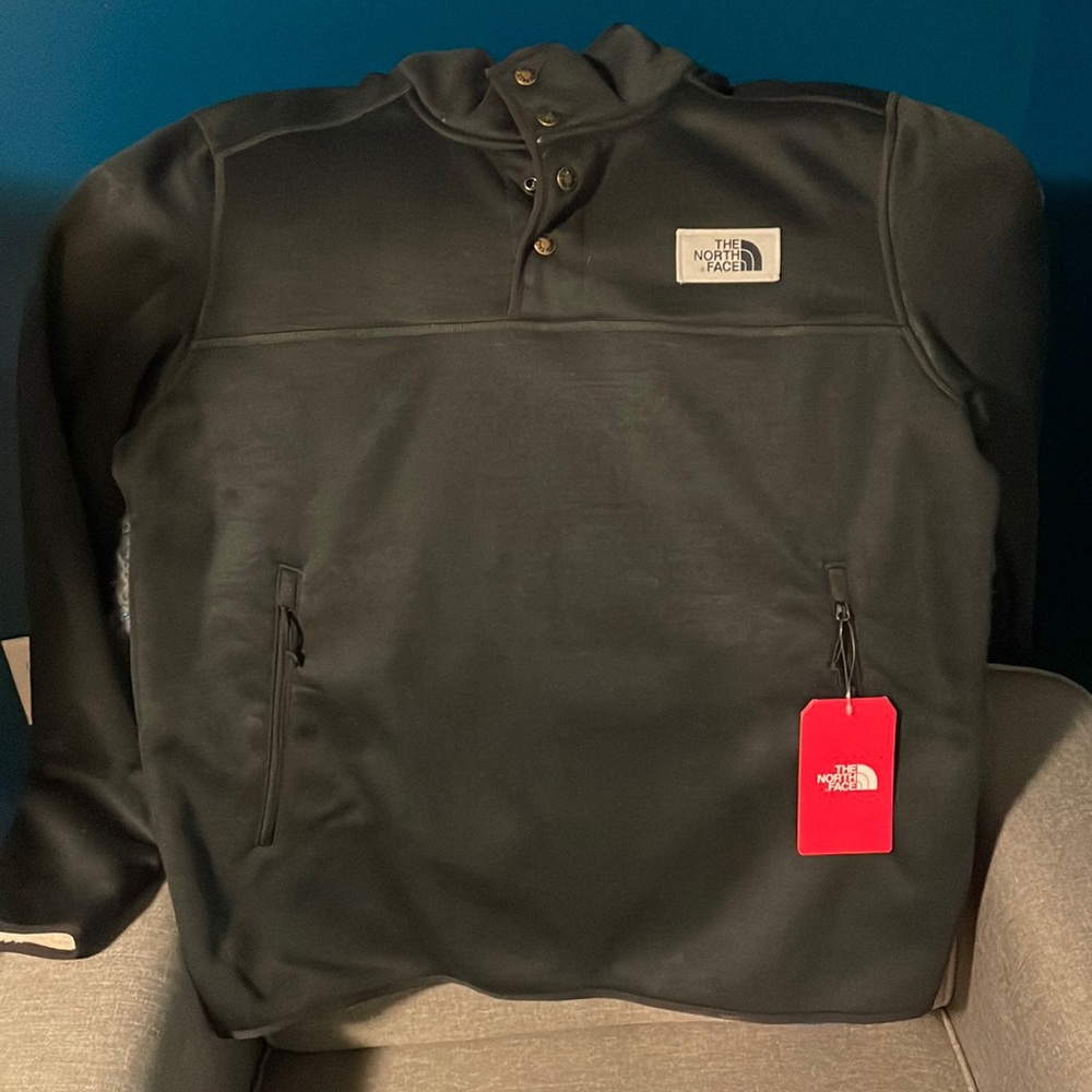 The North Face Pull Over